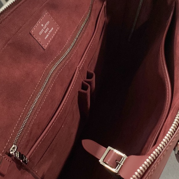 Authentic Louis Vuitton Epi satchel - Picture 8 of 16